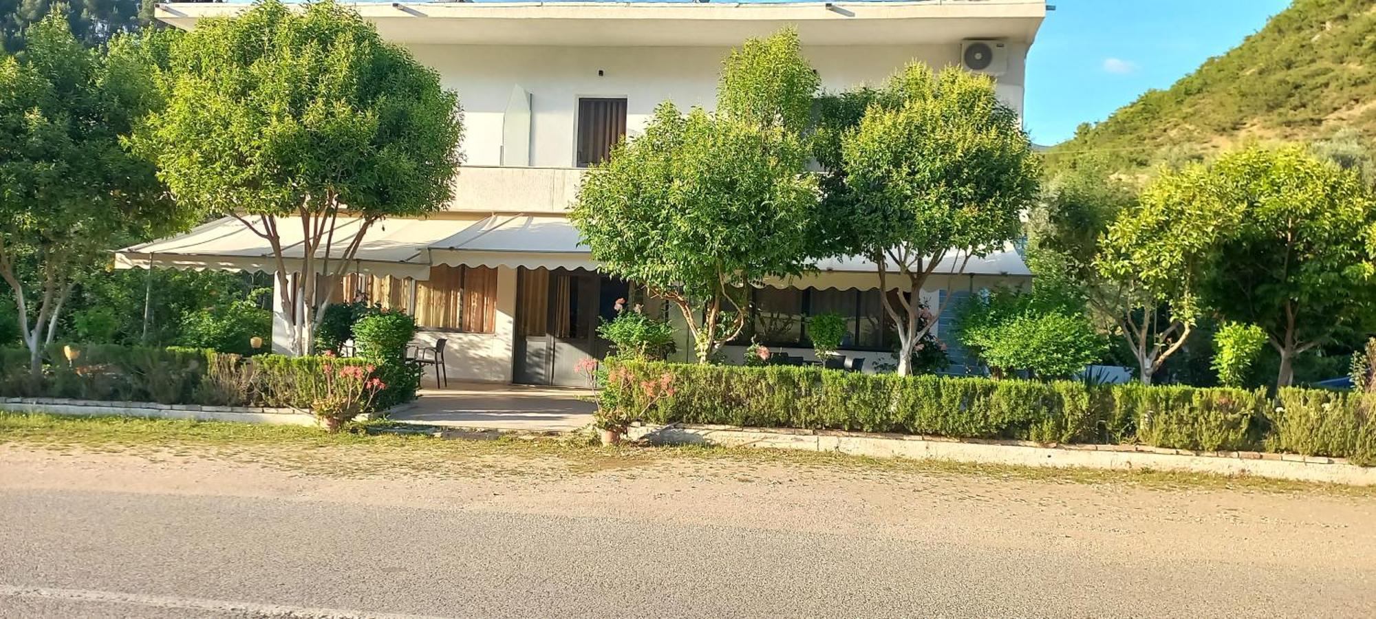 Përmet Hotel Eno מראה חיצוני תמונה